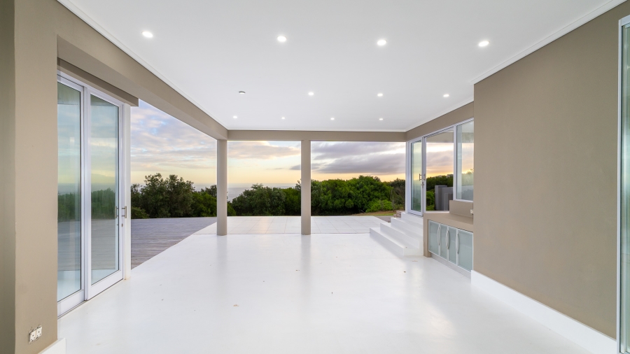 5 Bedroom Property for Sale in Le Grand Golf Estate Western Cape